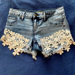 LAST CHANCE Daisy Shorts